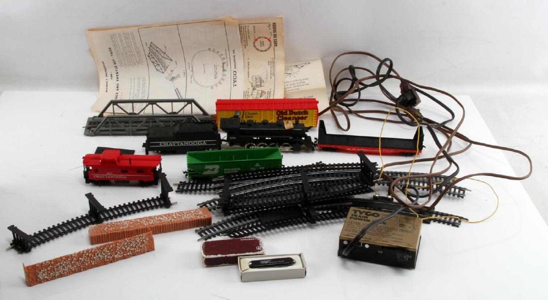 LARGE ASSORTED TYCO BRAND TRAIN & ACCESSORY LOT: Lot of Tyco brand assorted train, power pack, cars, and track lot. Items are in good condition with no signs pf damage beyond expected aging. Untested.