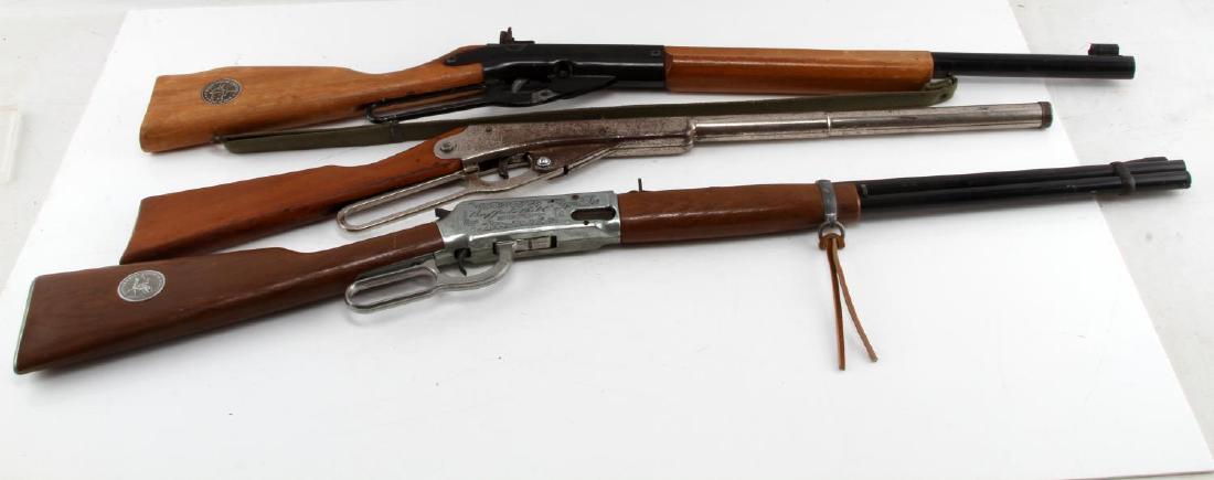 3 DAISY VINTAGE BB GUNS MODEL 99 36 & 25: 3 Daisy vintage BB guns. Includes the model 99, 26, and 25. All in good working condition.