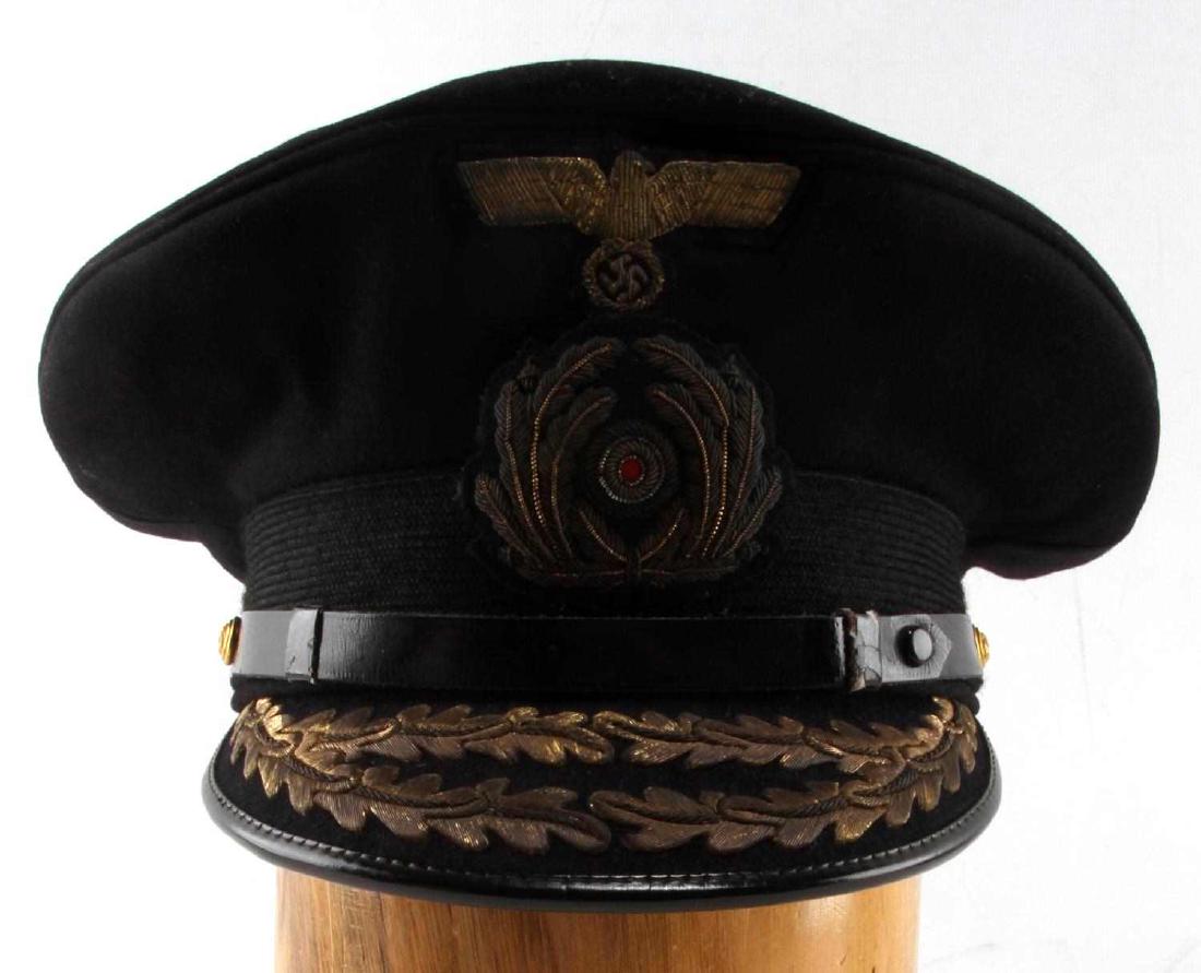 WW2 GERMAN THIRD REICH KRIEGSMARINE ADMIRAL VISOR: Very good looking example, does not fluoresce, moth free, eagle and crest appear right, liner is machine stitched thus visor itself probably post war. Unauthenticated sold as is. HG 32