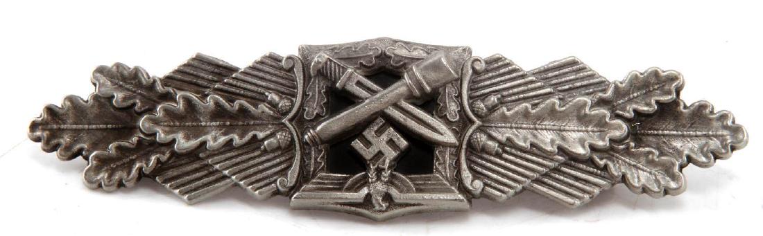 GERMAN WWII HEER ARMY SILVER CLOSE COMBAT CLASP: Front shows crossed bayonet & potato masher stick grenade at bottom, German eagle insignia above. All three are flanked by oak leaves on each side. Reverse is maker marked 'Fee W E Peekhaus Berlin FLL
