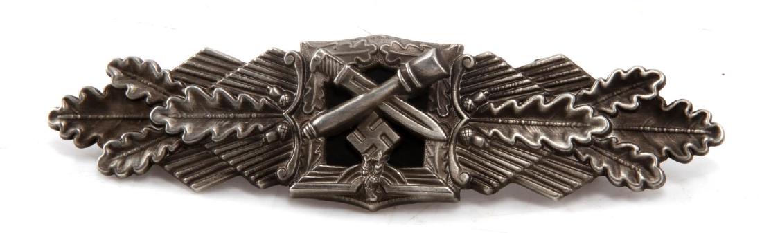 GERMAN WWII HEER ARMY SILVER CLOSE COMBAT CLASP: Front shows crossed bayonet & potato masher stick grenade at bottom, German eagle insignia above. All three are flanked by oak leaves on each side. Reverse is maker marked 'Fee W E Peekhaus Berlin FLL