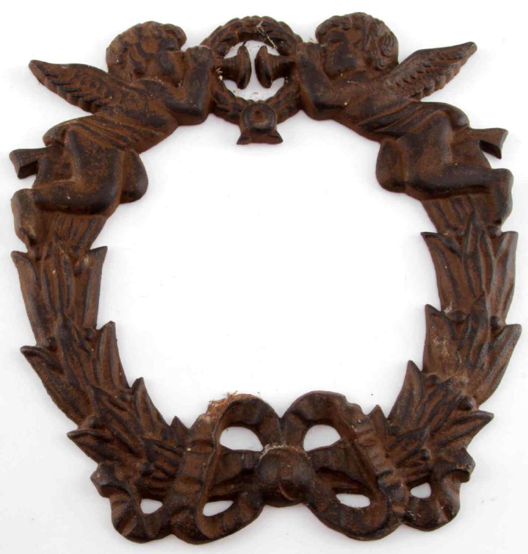 ANTIQUE CAST IRON SINGING CHERUB PATTERN WREATH: Item measures 9.5 inches in diameter and bears significant patination consistent with the antique age of this item.