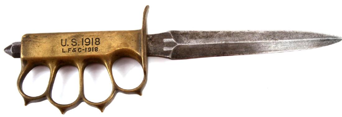 US 1918 L.F & C KNUCKLE DUSTER BRASS TRENCH KNIFE: US 1918 L.F & C Knuckle Duster Brass Trench Knife. Light tarnishing on blade UEW 287