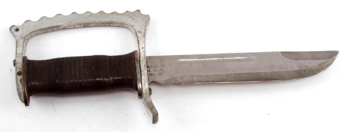 US WWII KNUCKLE BUSTER FIGHTING KNIFE STEEL BLADE: A U.S. WWII "knuckle buster" fighting knife. Features a 6 1/4" steel carbon blade that shines bright and reads 'MADE IN U.S.A No. 187'. Knuckle stamped 'T.R.'. Overall VG condition. UEW 142.