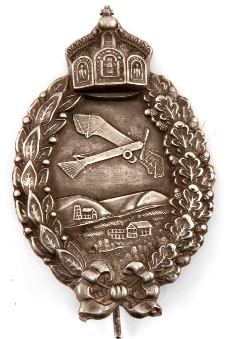 WWI IMPERIAL GERMAN PILOTS BADGE THIN ROUND PIN: WWI Era Imperial German Pilot's badge with thin round pin and does not test as silver. Badge features a oak leaf & other floral sides, with central glider image set below the regal crown which adorns