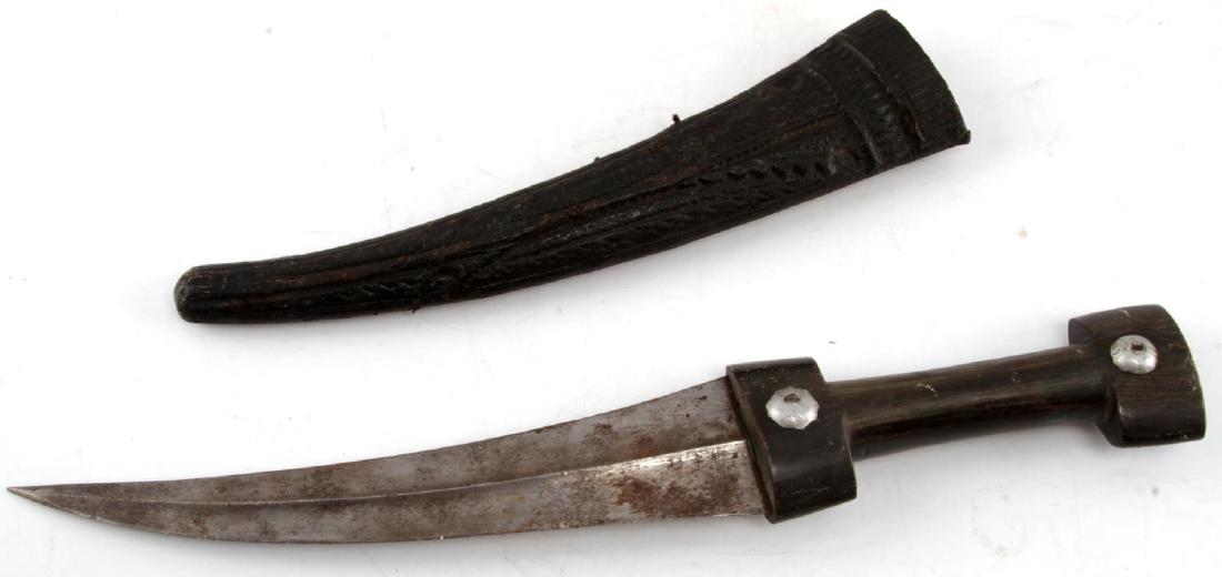 ANTIQUE ARABIAN HORN HANDLE JIMBAYA JIMBAIA DAGGER: Antique Arabian Middle Eastern Jimbaya Jimbaia Dagger with midline groove perhaps hand forged blade, with horn or bone handle and hand made Genuine Leather scabbard. Measures 15 inches in total length