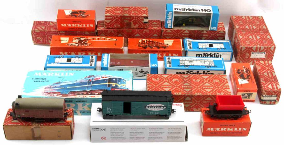 VINTAGE MARKLIN TRAIN SET ENGINE AND CAR LOT OF 20: This lot includes 1 model 3051 West German Marklin Electric Locomotive and a variety of 19 Marklin cars. Cars include 4513 (2), 311 K/br, 320 /S, 315/2, 311 K, 332, 4627, 4491, FM 800, 4692 (2), and m