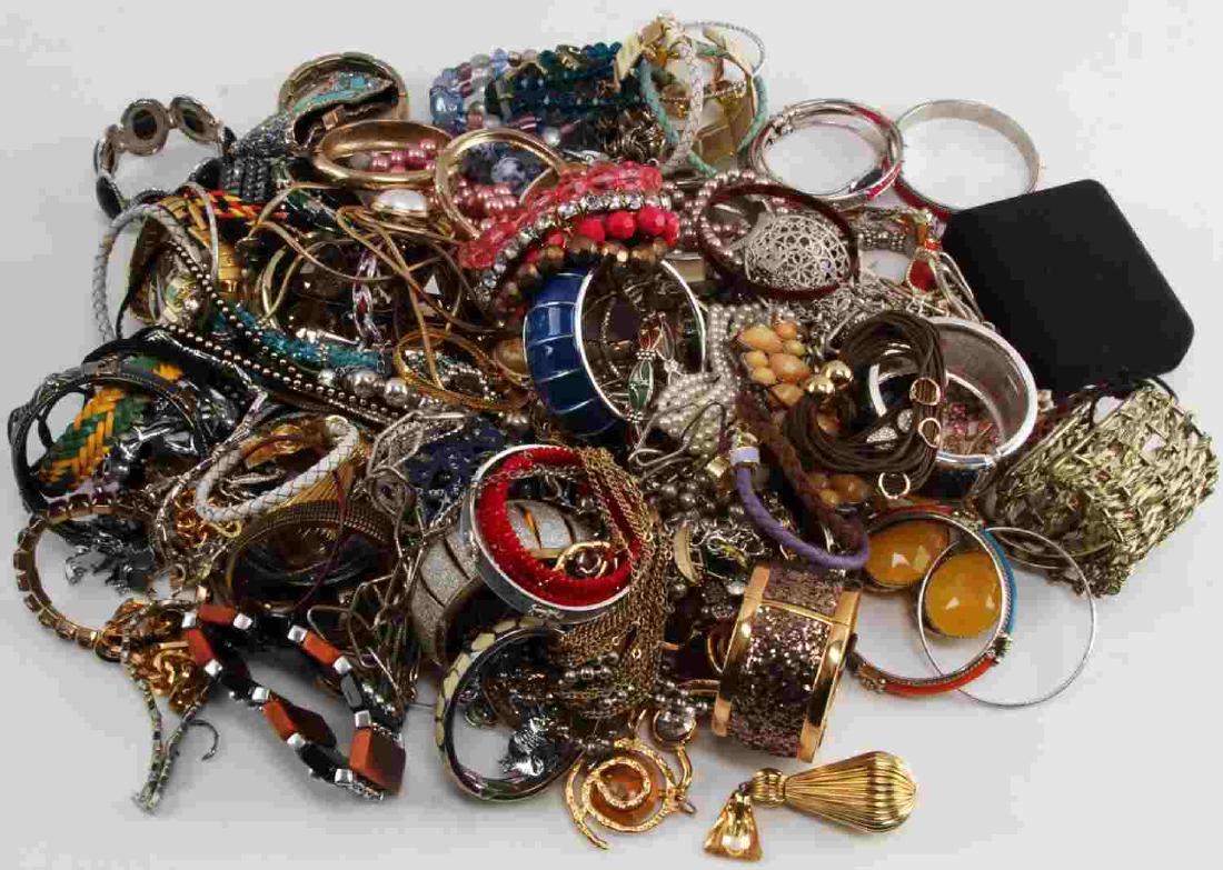 OVER 8 LBS OF UNSEARCHED COSTUME JEWELRY LOT: Large lot of costume jewelry. Rings, bracelets, necklaces, bangles. Some signed pieces including at a glance Napier, AVON, J Crew, Two Sisters, JFC, JC, Liz Claiborne. All in good condition.