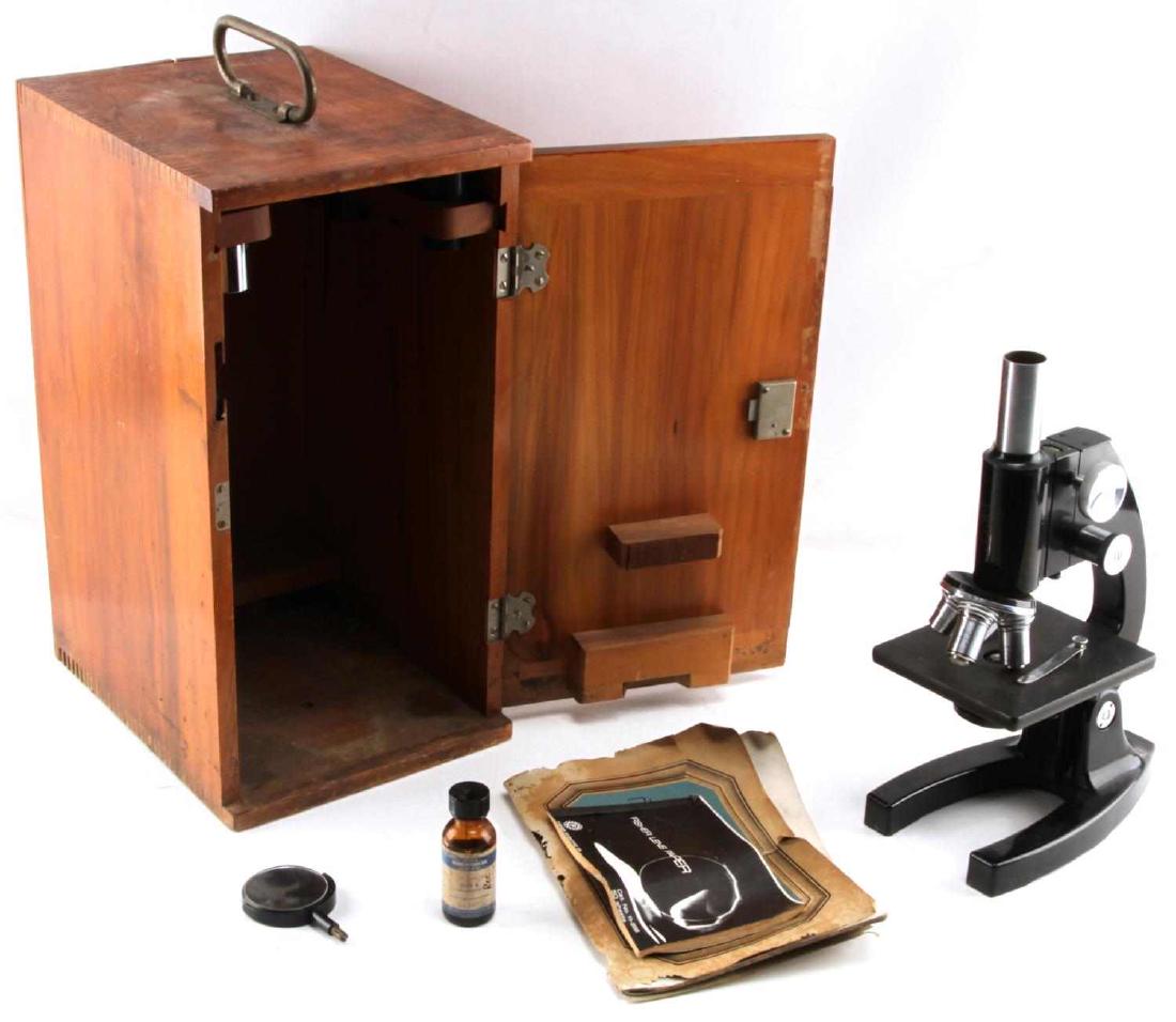 1940 BAUSCH & LOMB LABORATORY ANTIQUE MICROSCOPE: Has manual that has 1940 patent date, has 2 eyepieces and other supplies, clear clean optics, appears to have had minimal use. Original box. G3