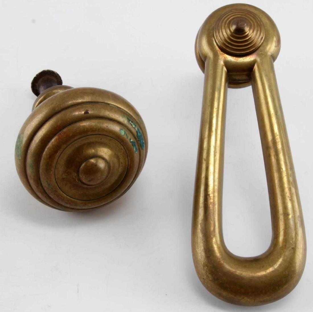 OVERSIZED VINTAGE BRASS DOOR KNOB AND KNOCKER: This lot includes 1 oversized 3.5" door knob/pull. and 1 large brass knocker. Both are European or European styled. They are in very good condition with some oxidation and discoloration present. G3