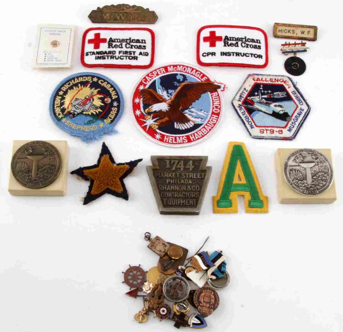 LOT AMERICANA PATCHES PINS PLACQUES COMMEMORATIVE: Lot of Americana type pins, patches, plaques and commemorative souvenirs. Includes STS-54 crew patch, star patch, varsity A patch, STS-41 crew patch, two American Red Cross patches, STS-6 crew patch, 