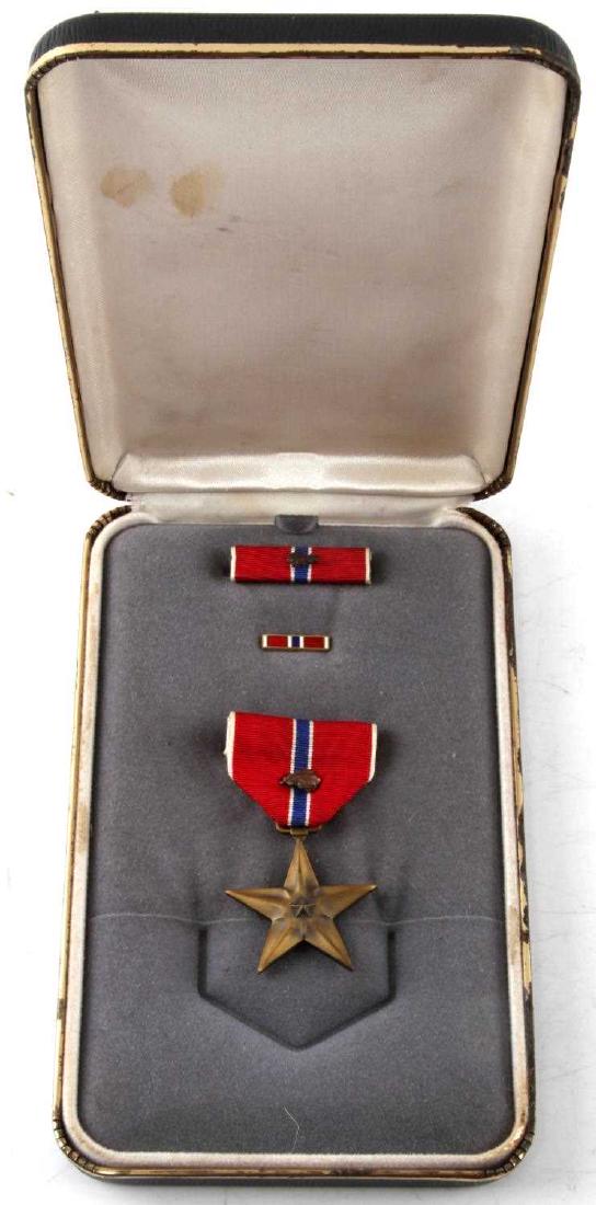 US MILITARY CASED NAMED BRONZE STAR MEDAL OAK LEAF: US Army or Air Force Bronze Star Medal, cased, and named to Lawrence Mason. Includes both ribbon bar and ribbon pin. Both medal and ribbon bar have affixed bronze oak leaf device. In very good conditi