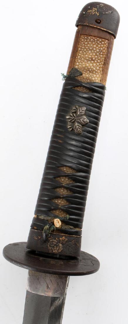 WWII JAPANESE WAKIZASHI SWORD MEI INNSCRIPTION: Brass Keri saya with enamel about 50%, Inscribed tang, very good unaltered blade, Kurikata cord, floral Tsuba, has old black electrical tape at scabbard throat, 1 Menuki is missing, ray skin grip. MEW