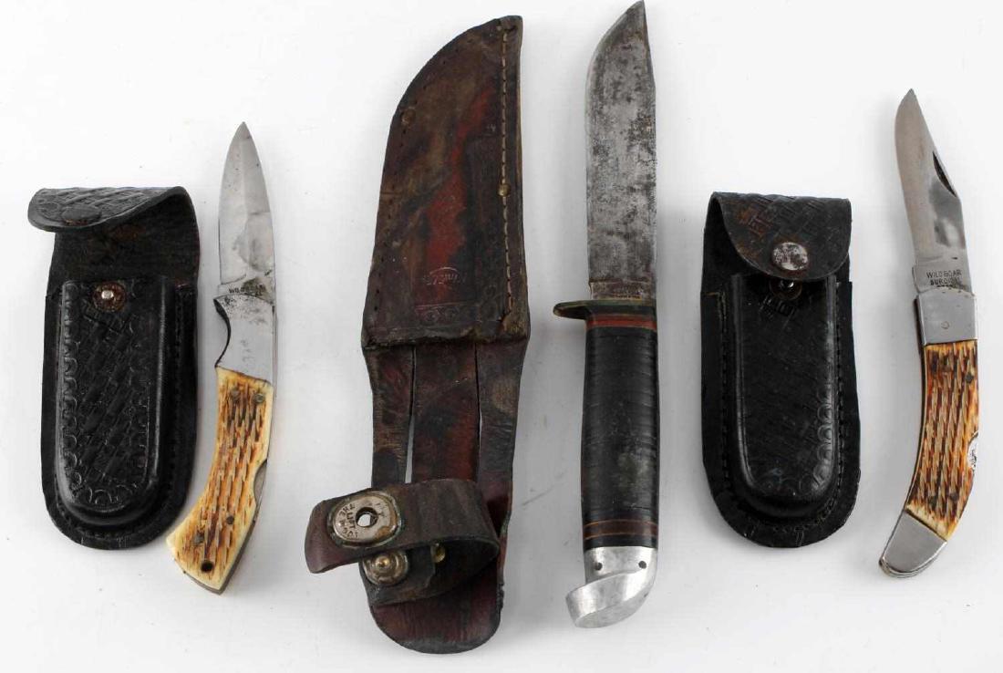 WESTERN FIXED BLADE KNIFE & 2 WILD BOAR FOLDING: The Western knife is in a Kinfolks sheath, all knives are good and as photographed.