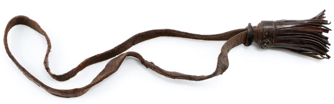 ANTIQUE US MILITARY LEATHER SWORD CARRIER KNOT: Leather sword knot believed to be of late 19th century US Army make. Measures 16 inches in length overall. Minor wear and cracking of the leather. In good condition overall.