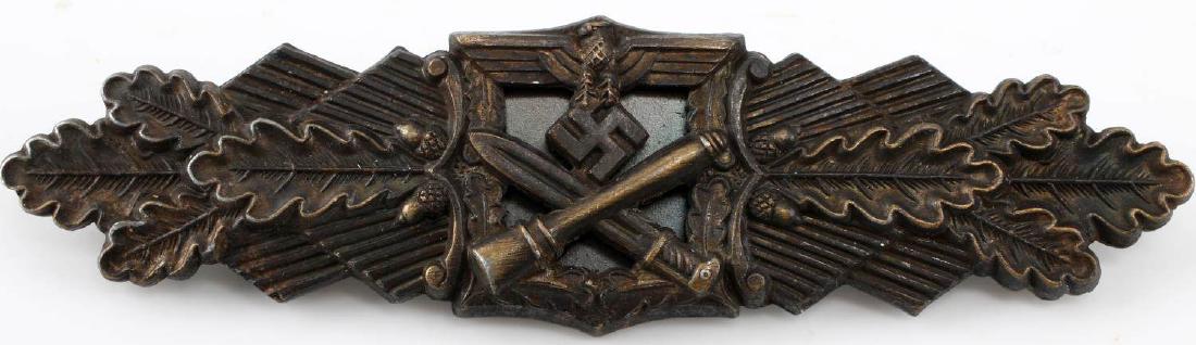 WWII THIRD REICH ARMY BRONZE CLOSE COMBAT BADGE: German WWII army bronze close combat clasp. The front shows an army eagle with a crossed stick grenade and bayonet below. All three are flanked by oak leaves on each side. The reverse side is maker ma