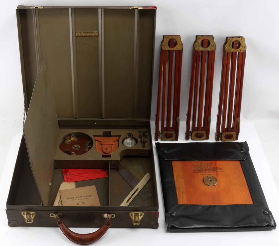 US DEPT ENGINEERS WWI & WWII MAP SKETCHING KIT: Engineering Department USA kit for on site sketch and map making from WWII. Case includes tripod legs, board for sketching, clinometer, compass, and multiple rulers. In good condition with normal sign