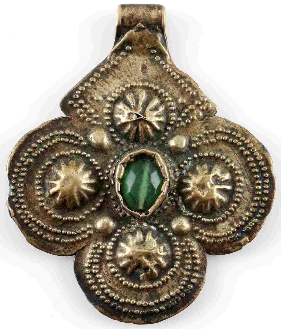 NATIVE AMERICAN FUR TRADE ERA SILVER TRADE PENDANT: Native American Fur trade era silver trade pendant with central green stone and cross shaped 4 leaf clover pattern. Item has been tested for silver and tested positively or silver content. Item measur
