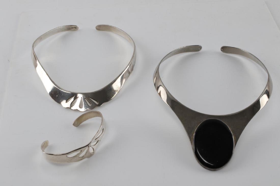 STERLING SILVER OPEN COLLAR NECKLACE & BRACELET: Lot of two sterling silver necklaces and a bracelet. One open collar necklace with obsidian inlay oval stone. Measures 14 inches in diameter but is adjustable. One open collar necklace with open work