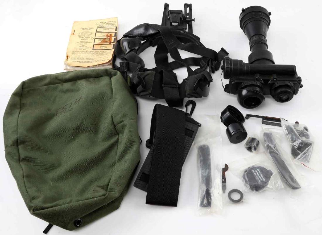 US MILITARY NIGHT VISION GOGGLE AN/PVS-7D SET: Set of AN/PVS-7D night vision goggles. Includes magnifying lens, headset, instruction manual, and carrying bag. In very good condition overall.