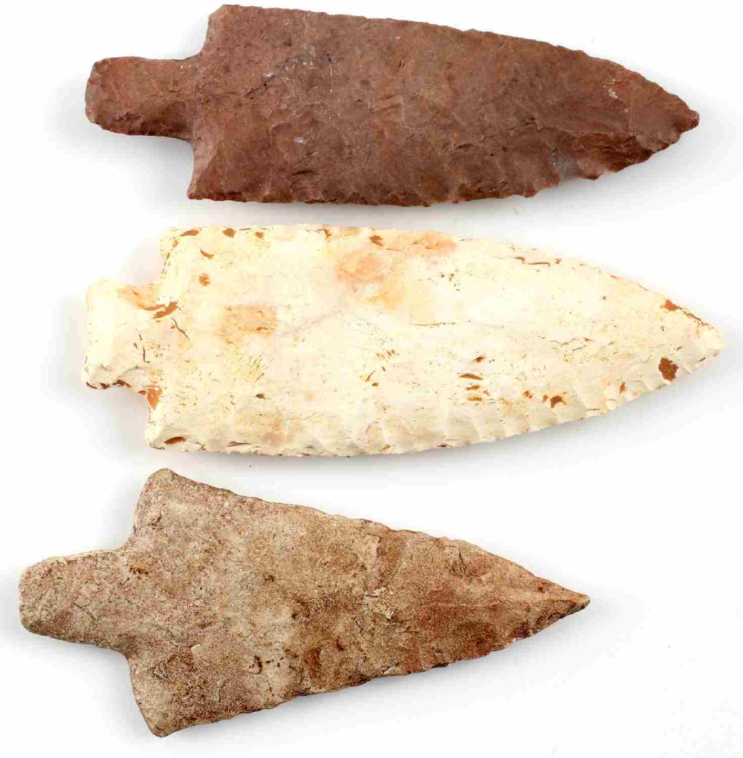 NATIVE AMERICAN ARCHAIC ARROWHEAD LOT OF 3: This lot includes 1 corner notched and 2 stemmed arrowheads from the archaic period. 2 points have serrated edges. Surface found with quality flaking. Just under 3.5" to 4" in length.