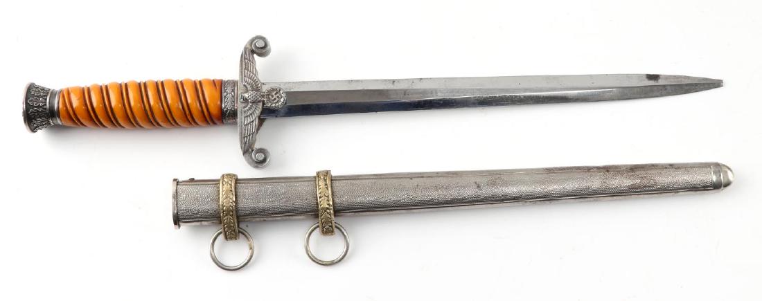 WWII GERMAN THIRD REICH ARMY HEER OFFICERS DAGGER: German Heer Officer's dagger by Eickhorn. Eickhorn squirrel motif present on ricasso. Has nice pebbled scabbard and great detail. Tip of blade has broken off. In good condition with this exception.