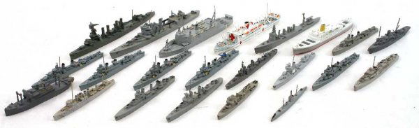 LOT OF 21 WWII USN METAL DIE CAST SHIP MODELS: Lot of 21 WWII metal die cast metal ships. Livermore Class US DD, Gearing T-111, Brooks CL US DD, 118 Shinshum, Hikawamaru, 167, 167, Benham Class US DD, Evarts (DE 5) Class US-DE, G-29, 164, Omaha Cl
