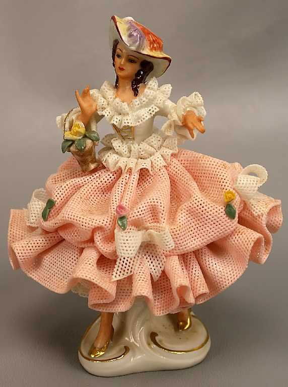 LOT GERMAN DRESDEN PORCELAIN LACE FIGURINES LADIES Lot 65353