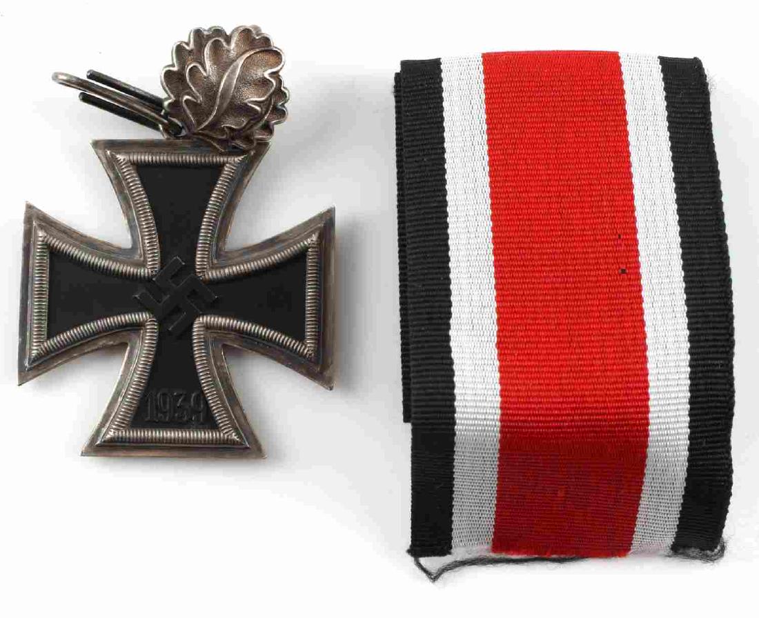 WWII GERMAN 3RD REICH KNIGHTS CROSS OAK LEAF COPY: High-quality collector's copy of a Knights Cross of the Iron Cross. Includes both jump ring and oak leaf device for different displays. Silver frame with magnetic center. Cross is marked '800' and 'L/