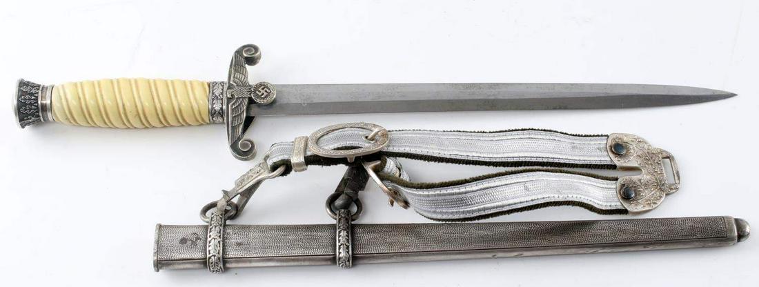 WWII GERMAN ANTON WINGEN ARMY HEER DAGGER: Excellent German Heer dagger by Anton Wingen Jr. Includes horseshoe hangers and exceptional pebbled scabbard. Has cream colored handle. Blade in excellent condition with Anton Wingen Jr. mark on ricas