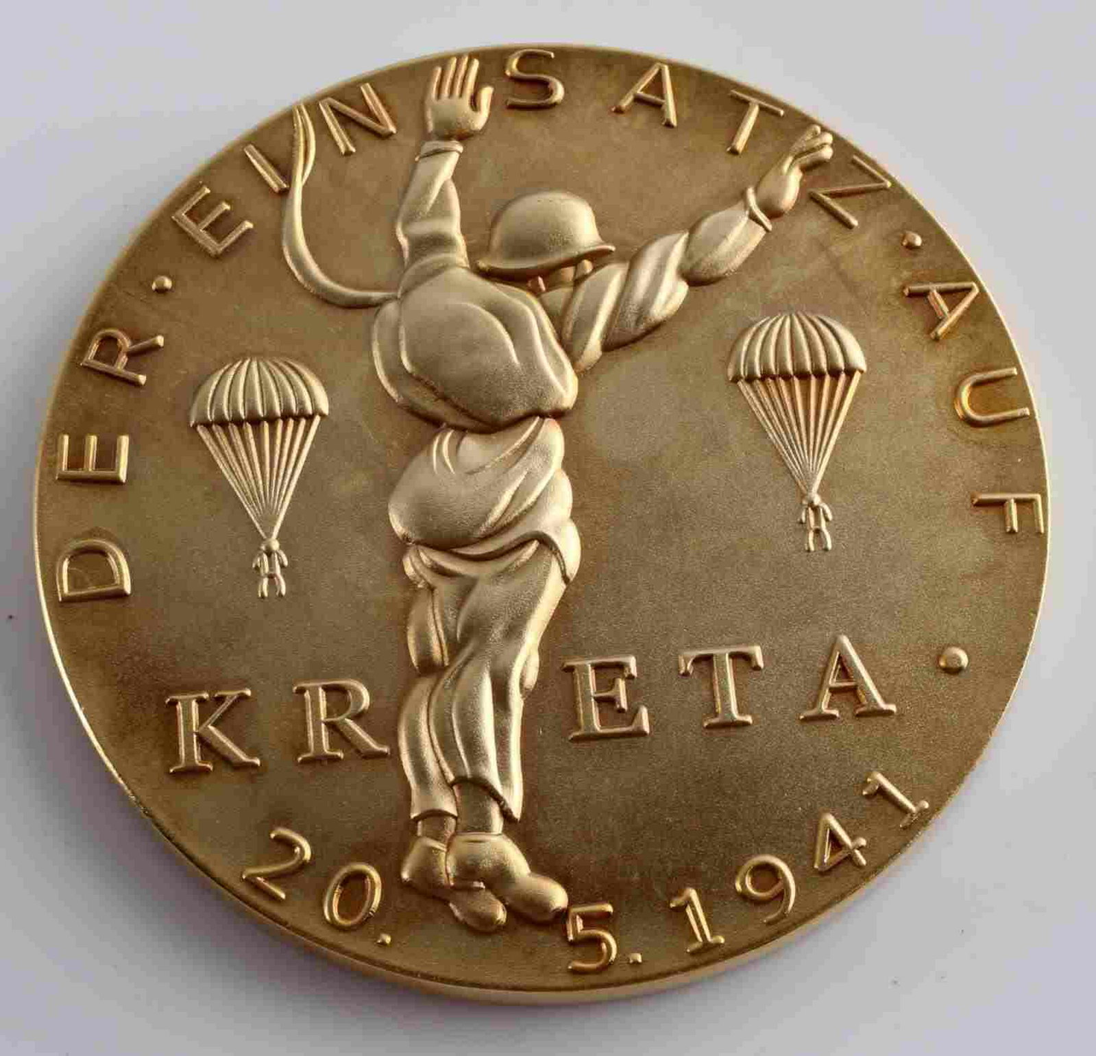 WWII GERMAN CRETE PARATROOPER GOLD TABLE MEDAL: German Fallschirmjager 'KRETA' gold class table medal. Measures 2 1/4 inches in diameter. Die struck brass construction. Unauthenticated/Sold 'as is'.