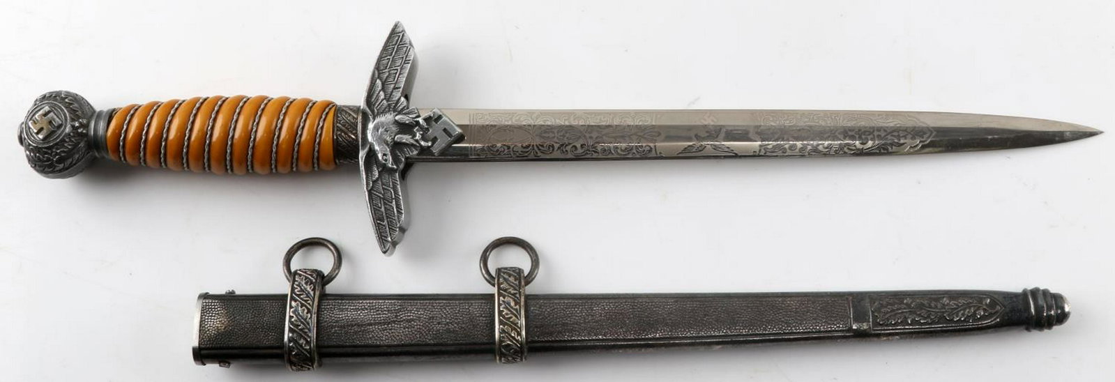WWII GERMAN LUFTWAFFE 2ND MODEL ETCHED DAGGER: German Luftwaffe 2nd model presentation dagger with etched blade. The front is engraved with Luftwaffe Reichsadler flanked by oak leaves at each side. The engraving on reverse of blade reads "Ehrenpre