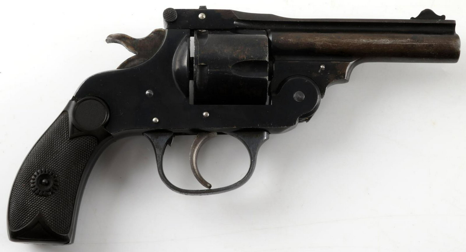 MERIDEN 1907 TOP BREAK 5 SHOT REVOLVER .32 CAL: Meriden Model 1907. Blued steel with much loss but smooth to touch, maker marked to top rib, bakelite grips, serial no. to bottom, double action fully functional. Very good condition. Requires FFL or 