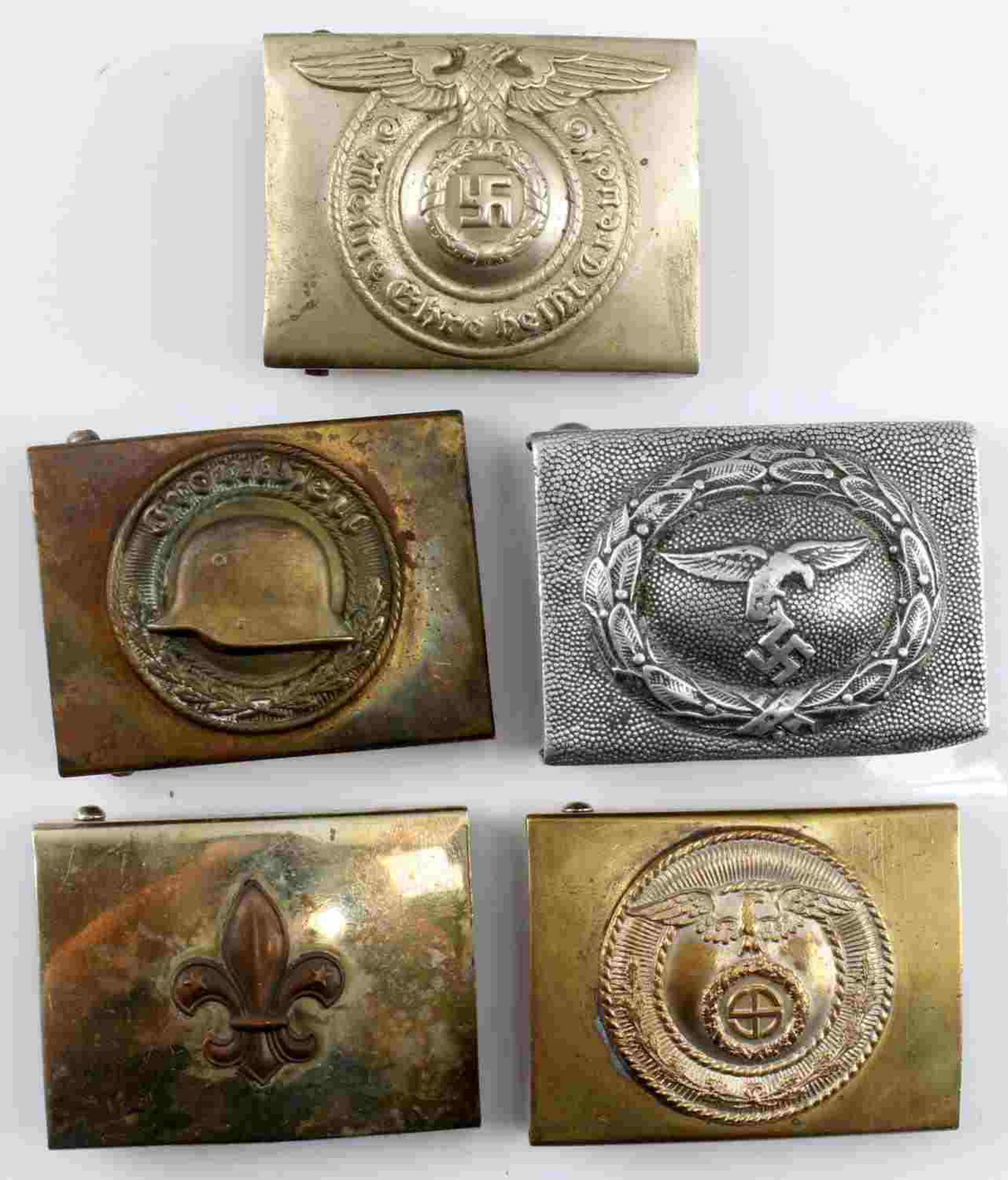 WWII GERMAN THIRD REICH BELT BUCKLE LOT OF FIVE: Lot contains five belt buckles. One SS enlisted man belt buckle, one Luftwaffe belt buckle, one Frontheil, one SA belt buckle, and one Pfadfinderbund belt buckle. In very good condition. Unauthenticat