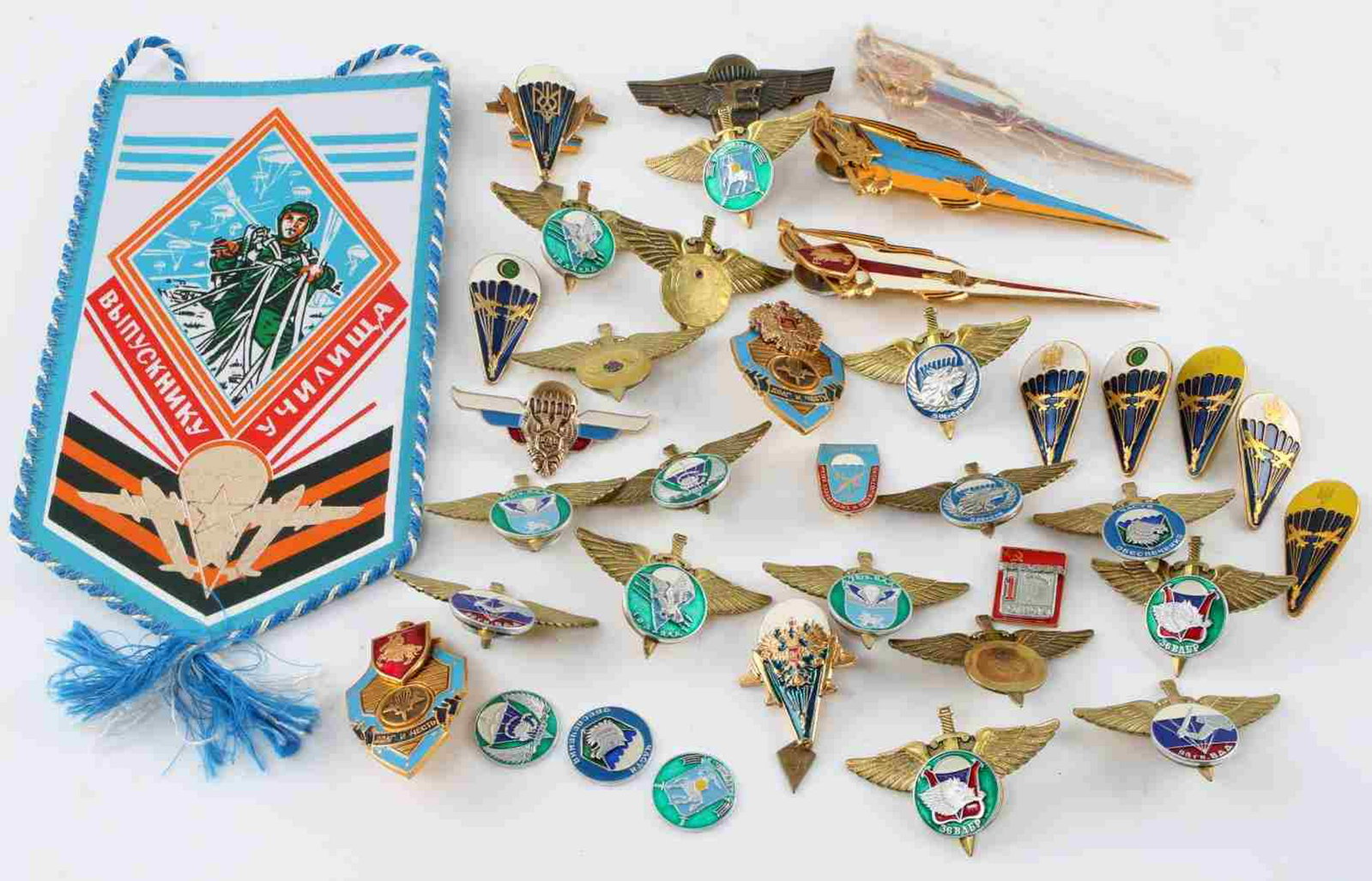 SOVIET & RUSSIAN PARATROOPER MEMORABILIA LOT: Lot contains several pieces of Soviet and Russian paratrooper memorabilia. Includes 33 badges and a banner. This lot has a reserve.