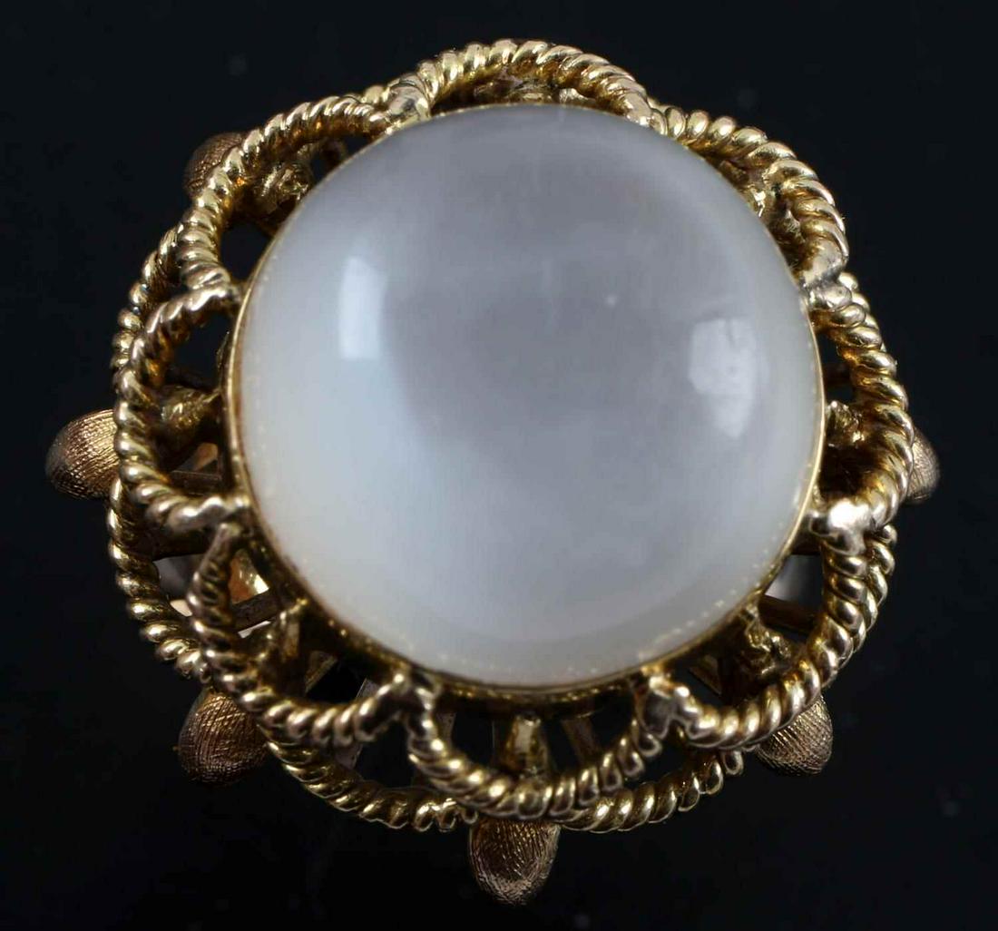 VINTAGE 14KT GOLD CABOCHON MOONSTONE RING: Cabochon moonstone ring set in 14kt gold. Moonstone approximately 7 karat in size. Ring size: 6.5. Total weight of 10.2 grams.