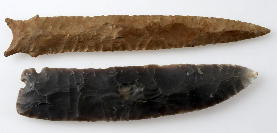 LOT 2 EARLY TO LATE ARCHAIC STYLE ARROWHEAD POINTS: Graham Cave style point of tan lithic, narrow, with even flaking, sharp edges to touch, measures 7.5 inches. Corner Tang knife style of creamy gray lithic, wide even flaking, some edges sharp to touch