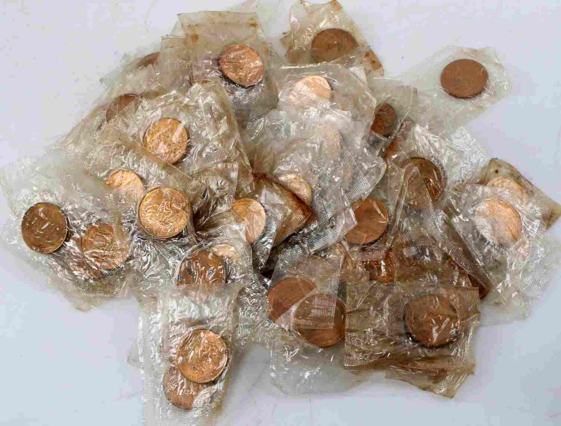 APOLLO 11 COMMEMORATIVE COIN TOKEN LOT OF 200: 200 Apollo 11 commemorative tokens dating from 1969, all new in sealed baggies. Each token measures 1 inch in diameter. Obverse reads "APOLLO XI" across the top and "ARMSTRONG-ALDRIN-COLLINS" with an 