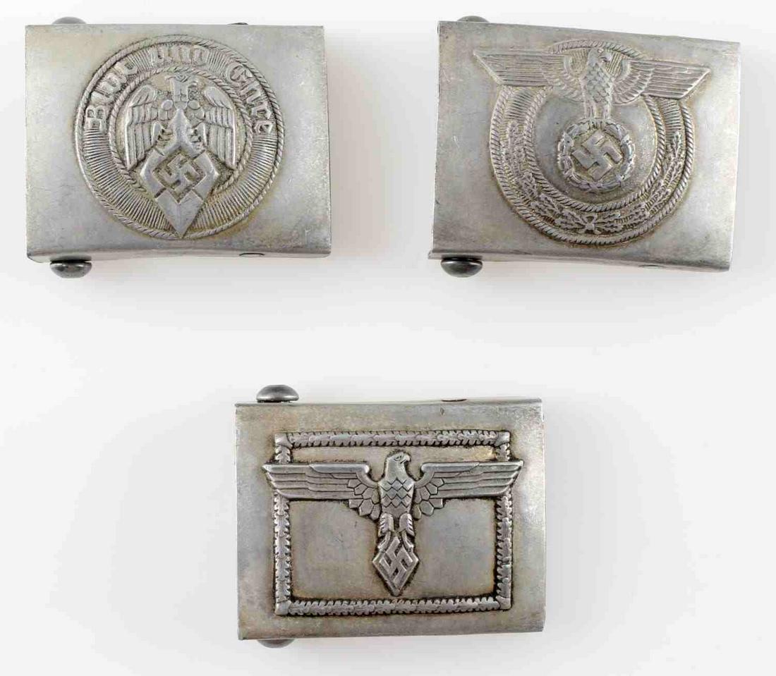 LOT 3 WWII GERMAN BELT BUCKLES HITLER YOUTH SA: 3 belt buckles: Hitler Youth, Hitler Youth Leader, and SA. Good condition. Unauthenticated, sold as is. This lot has a reserve.
