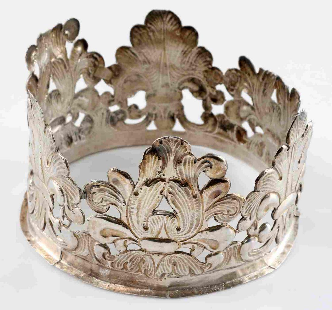 800 SILVER ACANTHUS LEAF SMALL CROWN OF MADONNA: Small 800 silver crown. Crown is made of Italian style acanthus leaf motif. Would have been placed on top of a statue of the Virgin Mary. Two acanthus leaves are missing their tops and one is missing 