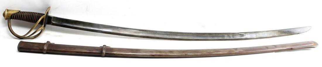 US CIVIL WAR ERA M1840 HEAVY CAVALRY SABER: US Army Pattern 1840 Heavy Cavalry Saber. No marking on the blade, but the knuckle bow is stamped with a maker mark twice and the number '188'. In very good condition overall with minor scratches in t