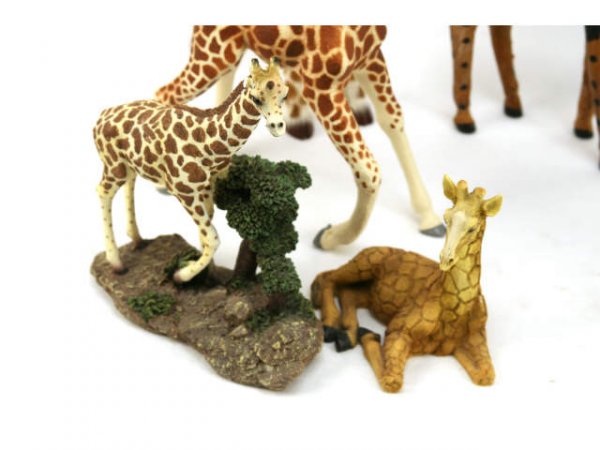 HUGE COLLECTION OF GIRAFFES LEATHER PLASTIC - 3