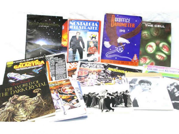 LOT OF VINTAGE MOVIE CELEBRITIES BOOKS COMICS