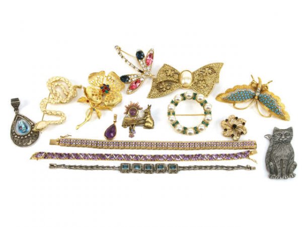 COSTUME JEWELRY LOT