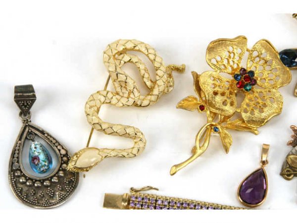 COSTUME JEWELRY LOT - 2