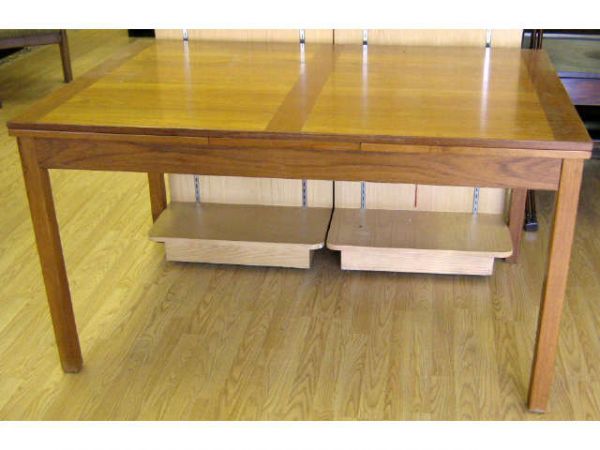 DINING ROOM TABLE LIGHT WOOD PULL OUT LEAVES - 2