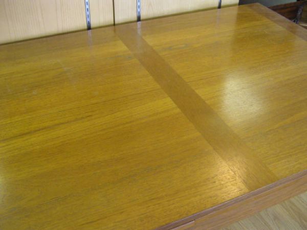 DINING ROOM TABLE LIGHT WOOD PULL OUT LEAVES - 4