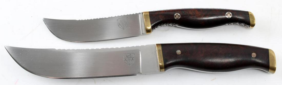 PAIR OF CUSTOM MADE ALBEE KNIVES KNIFE LOT OF 2: The larger knife has a 6.25 inch blade, smaller knife has a 4 inch blade, steel goes all the way through the grip, brass fittings, and synthetic grip, both are maker marked. Both have a grooved top ed