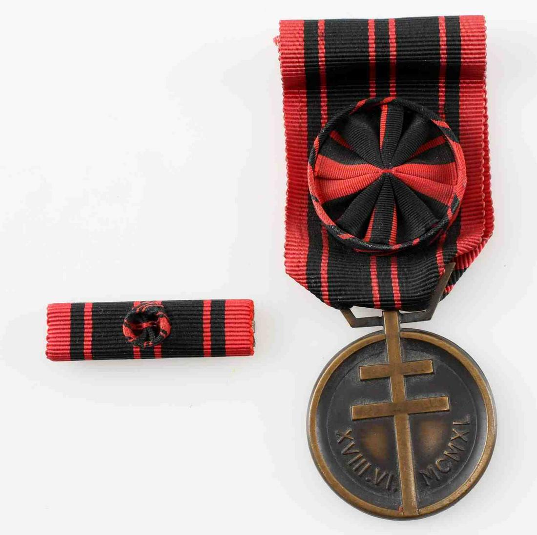 WWII FRENCH RESISTANCE MEDAL ROSETTE & RIBBON BAR: French Resistance Medal with rosette and accompanying ribbon bar. Medal measures 34 millimeters diameter. Rosette on obverse of ribbon measures 28 millimeters. Ribbon bar 37 millimeters wide and roset