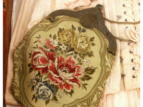 LATE 19TH CENTURY PURSE CORSET DISPLAY - 3
